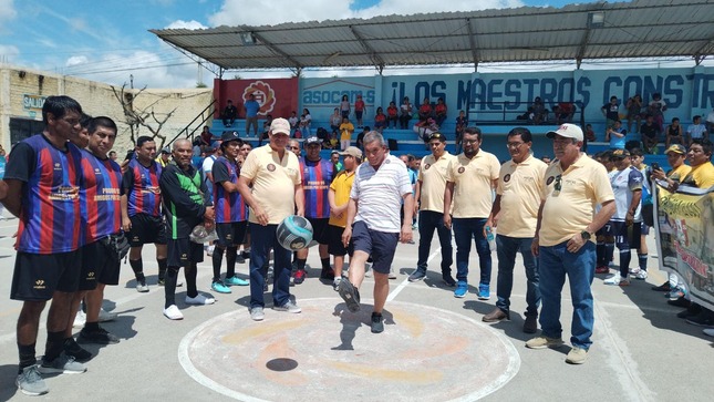 ALCALDE DIO PLAY DE HONOR EN CAMPEONATO SALAVERRYNO
