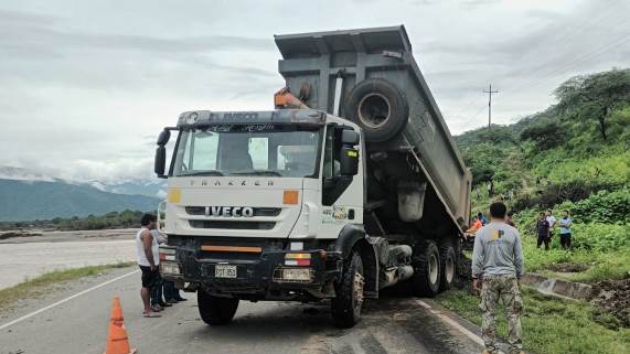 GORE coordina puente aéreo para traslado de personas aisladas en Salitral