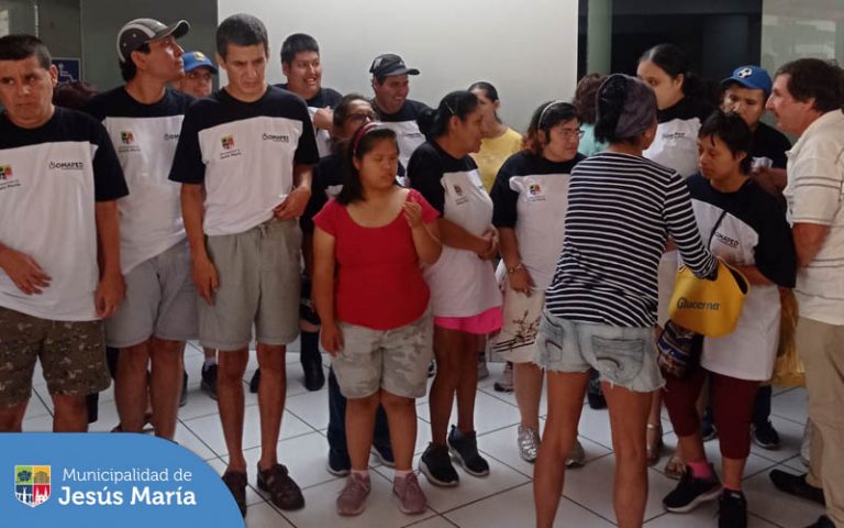 nuestros pequeños jesusmarianos y sus familias 👨👩👧👦 pudieron participar de la proyección de 📽️ películas infantiles en el auditorio de nuestro Centro Cultural.
