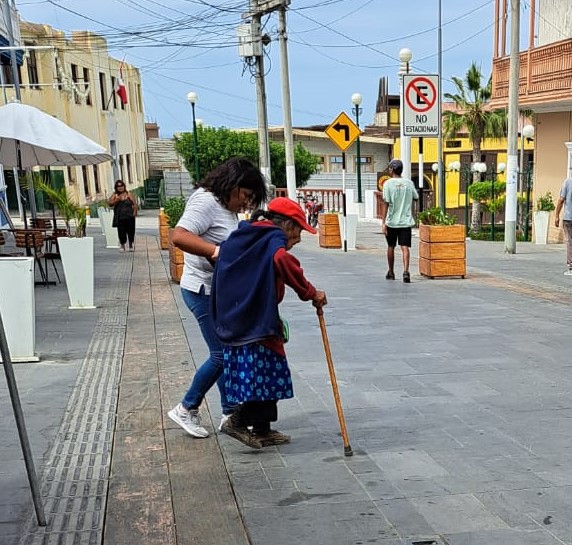 Municipalidad Distrital de Mejía brinda apoyo a los beneficiarios del programa “Pensión 65", movilizándolos a la ciudad de Mollendo para realizar su cobro respectivo.