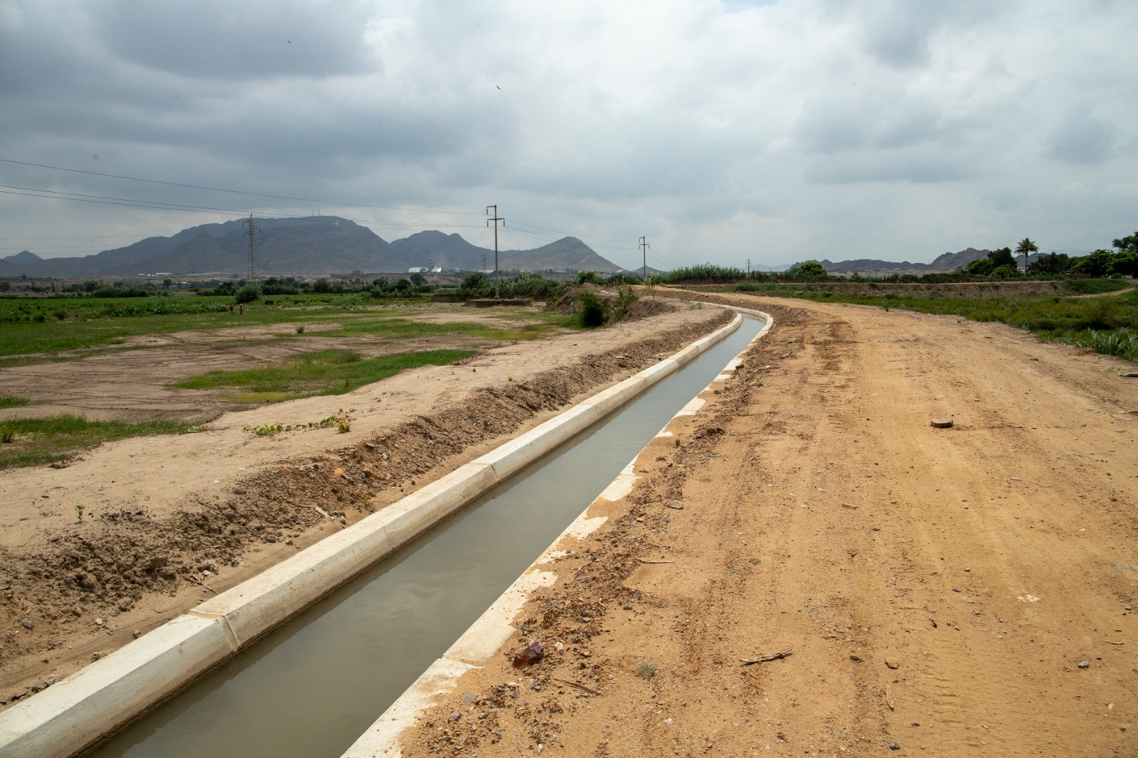6 canales de riego construye el GORE La Libertad para el beneficio de 500 familias agricultoras