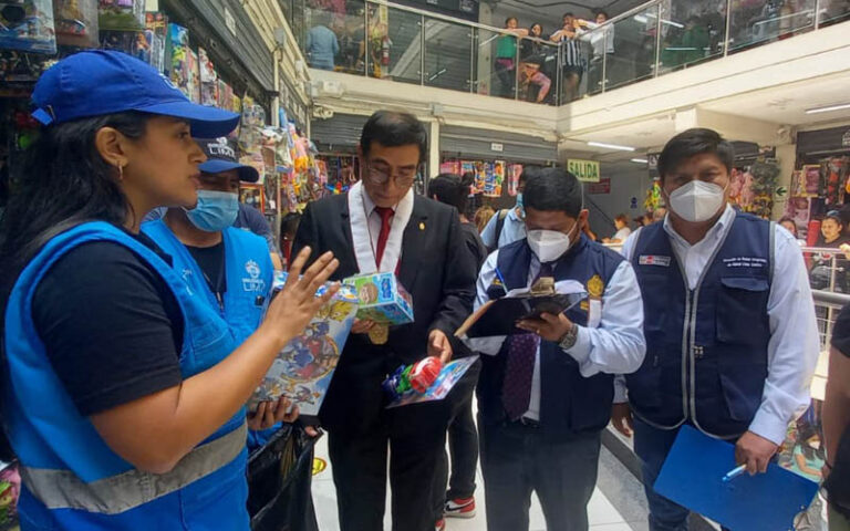 4 de Lima Centro refuerza inspecciones sanitarias en establecimientos de venta de juguetes y alimentos por fiestas de fin año