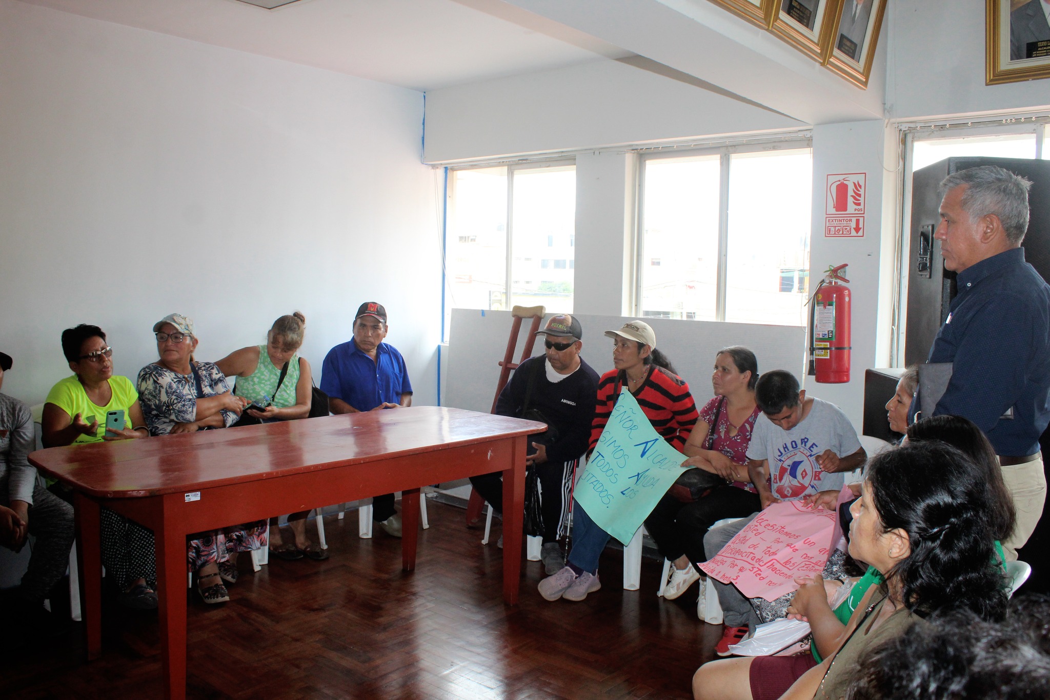 Personas con habilidades diferentes fueron recibidos por alcalde Fernando Cárdenas con quien sostuvieron importante diálogo