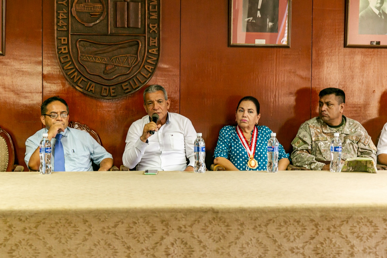 ALCALDE SE REUNIÓ CON ALCALDES DISTRITALES Y REPRESENTANTES DE LAS INSTITUCIONES DEL COMITÉ DE EMERGENCIA PROVINCIAL