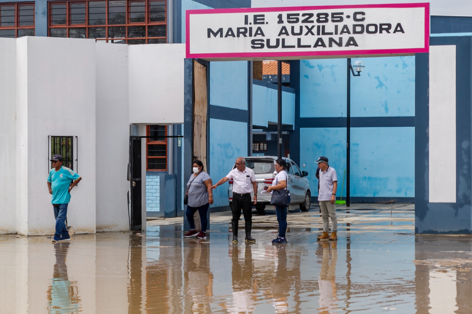 COMUNA DE SULLANA ACUDE AL LLAMADO DE LA DIRECTORA DEL COLEGIO MARÍA AUXILIADORA