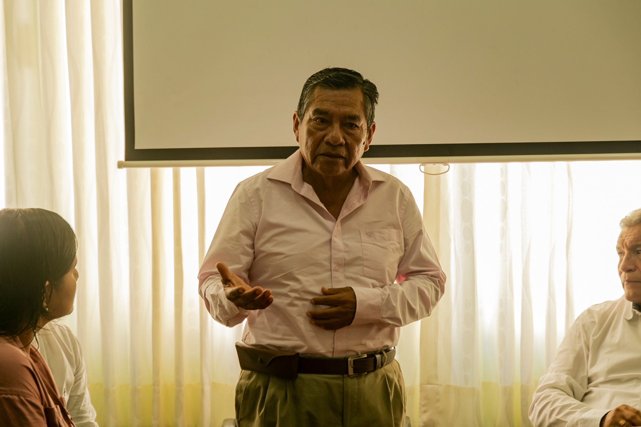 ALCALDE ING. MARLEM MOGOLLÓN MECA PRESENTA A NUEVO GERENTE MUNICIPAL