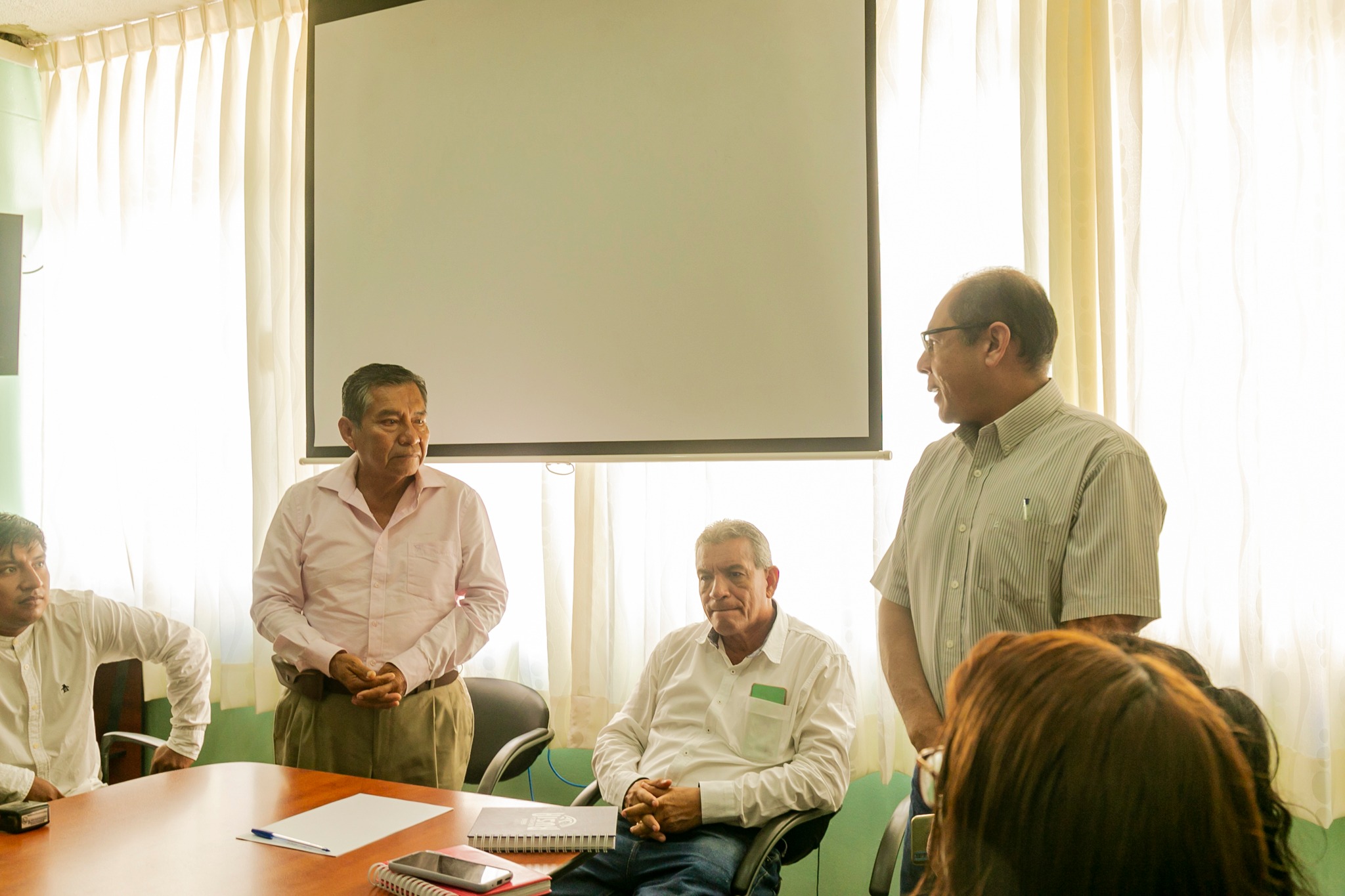ALCALDE ING. MARLEM MOGOLLÓN MECA PRESENTA A NUEVO GERENTE MUNICIPAL