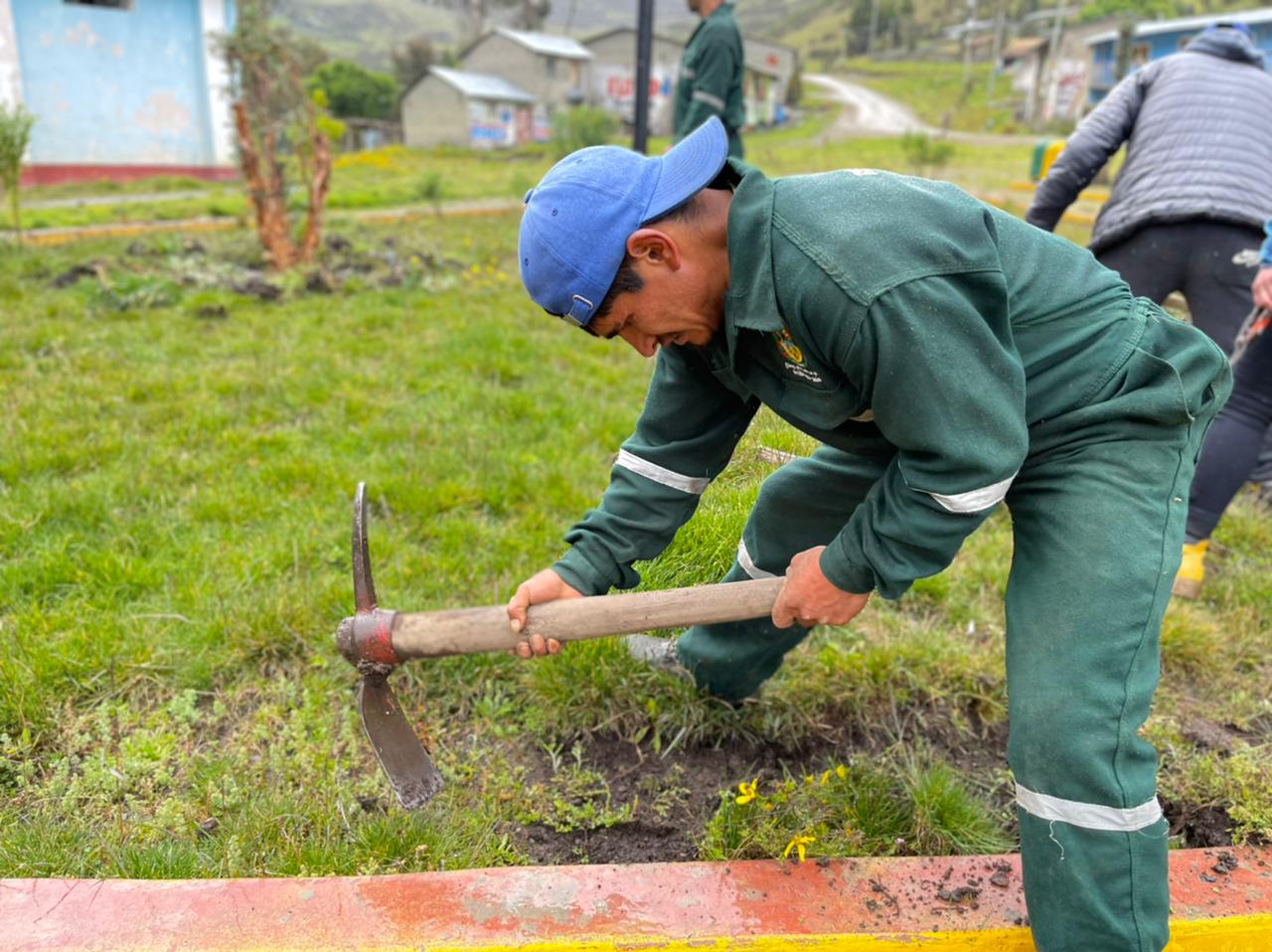 Limpieza y mantenimiento de áreas verdes en Chungui