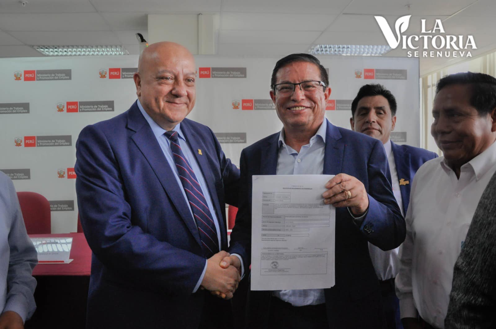 Firma convenio LURAWI PERU 2