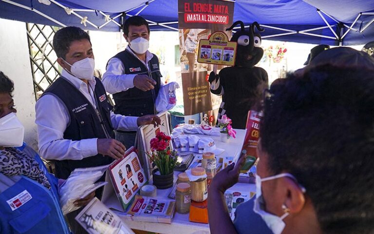 1 de Equipo de lucha contra el dengue sensibiliza a más de 2000 personas en cementerio Los Sauces