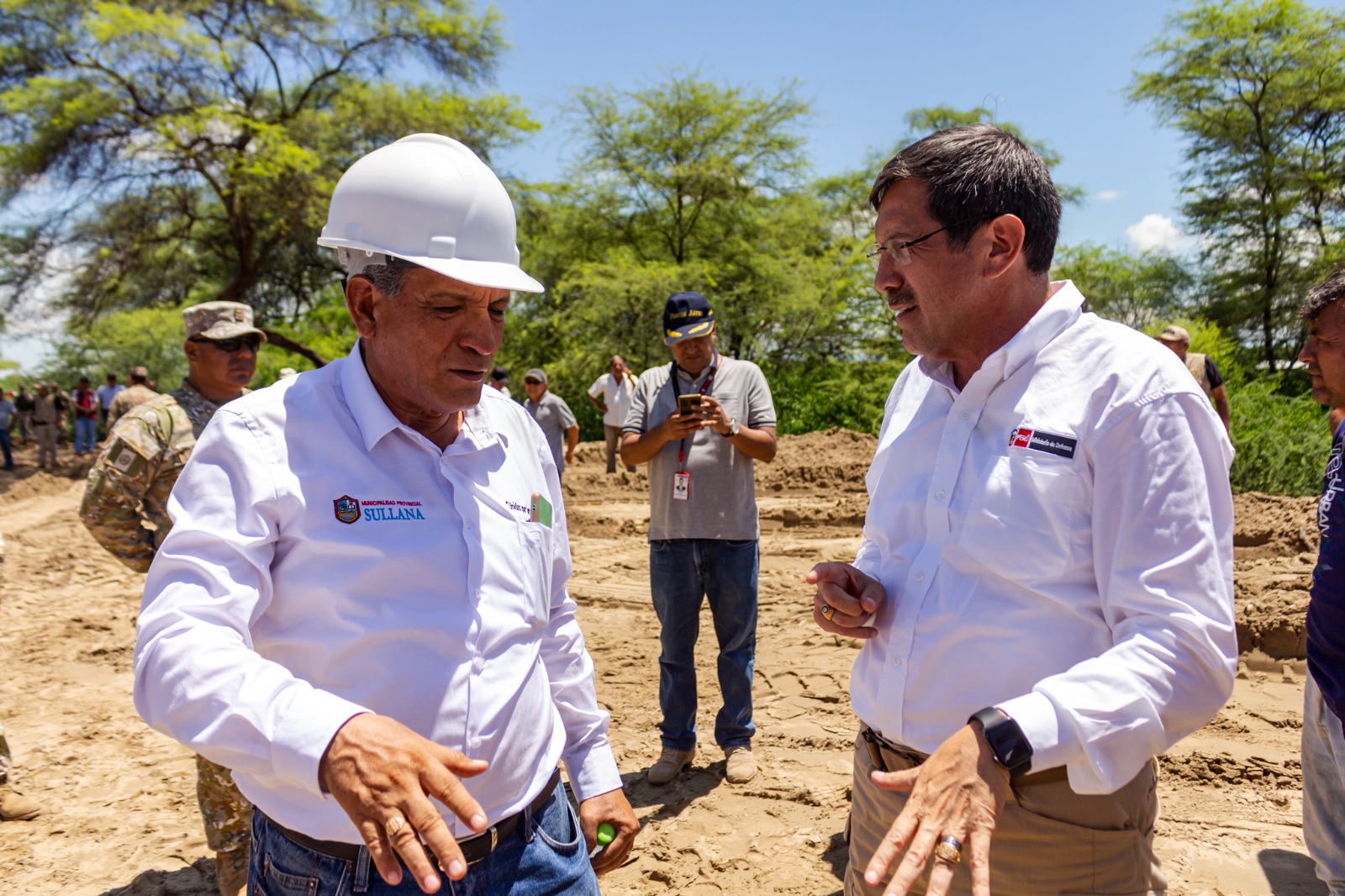 ALCALDE MARLEM MOGOLLÓN JUNTO A MINISTRO DE DEFENSA INSPECCIONAN LUGARES AFECTADOS POR LAS LLUVIAS EN BÚSQUEDA DE SOLUCIONES INMEDIATAS