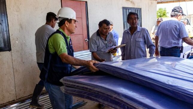 MUNICIPALIDAD DE SULLANA ENTREGA AYUDA A FAMILIAS DAMNIFICADAS POR FUERTES LLUVIAS