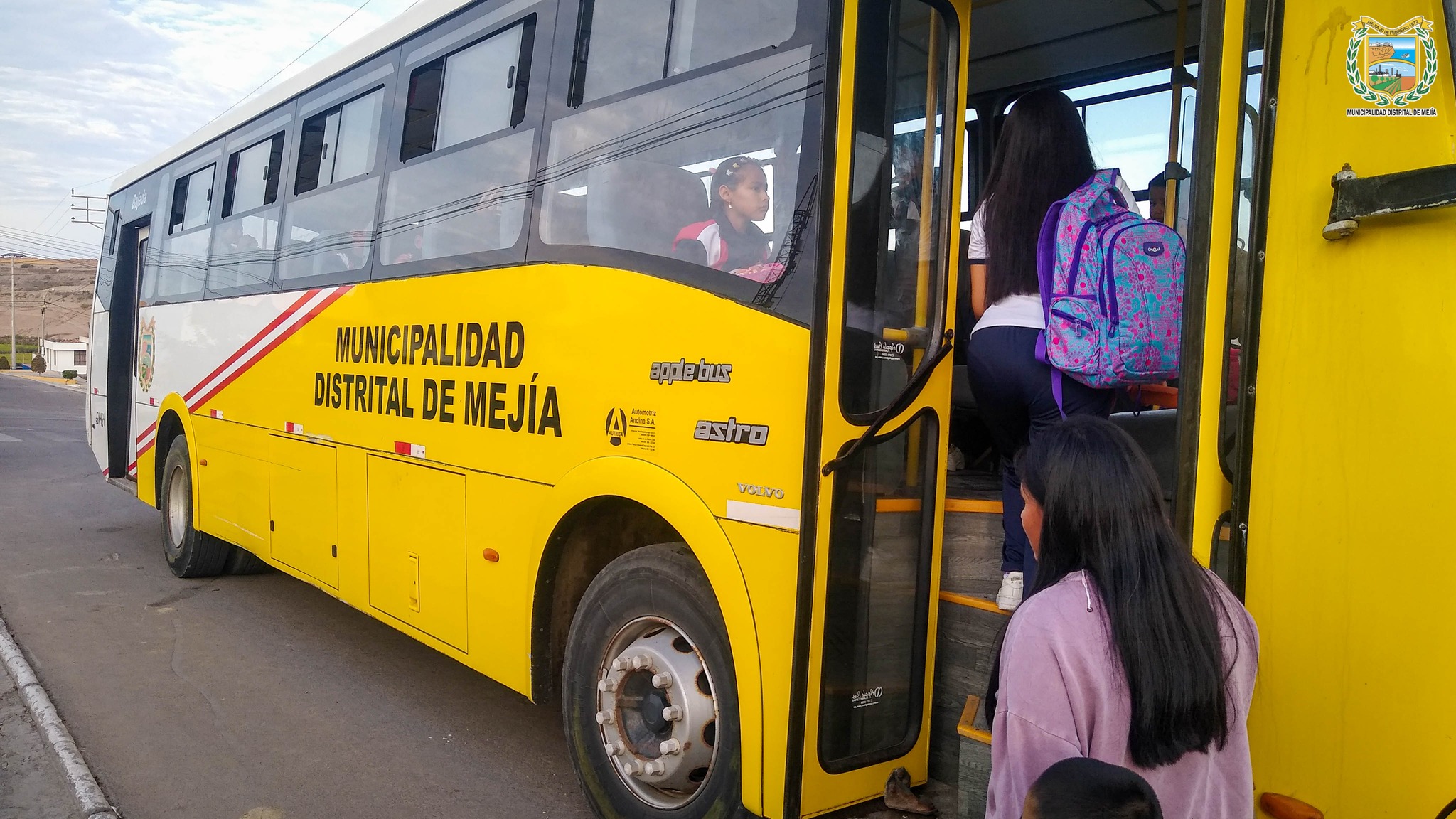 Por sesión de concejo aprobaron el servicio de bus escolar gratuito con el objetivo de velar por la integridad y seguridad de los alumnos de la I.E. 40494 José Abelardo Quiñones Gonzales