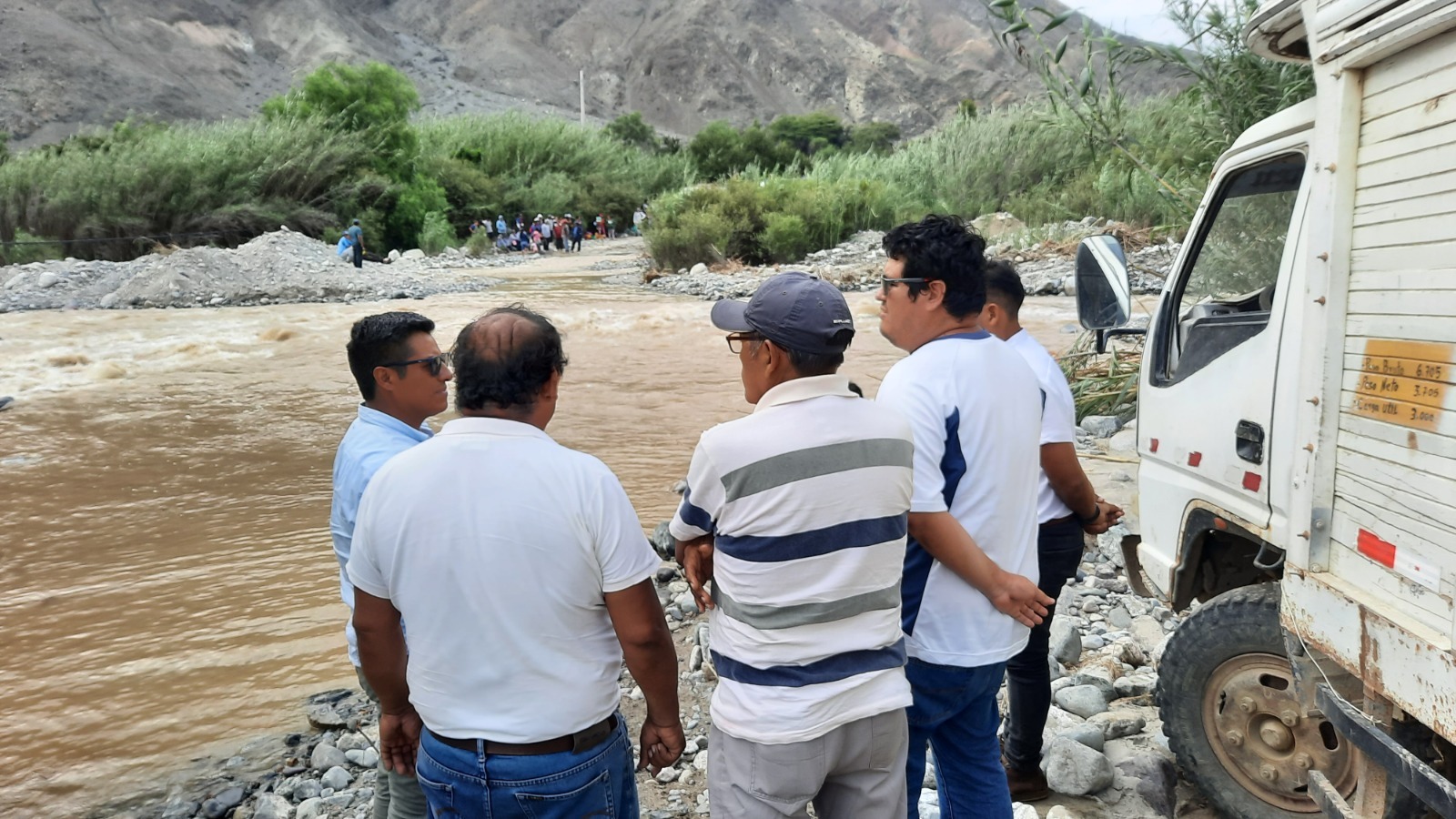 Gerente Sub Regional de la UELS, Lic. Caleb Gerson Ramos Llerena, monitorean los trabajos de emergencia en el distrito de Coayllo