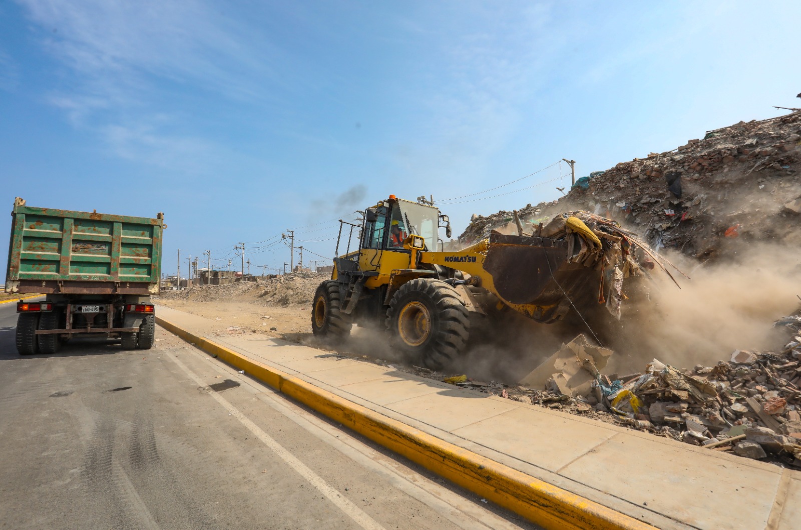 Recogen 612 toneladas de basura y desmonte en un sector de la Costa Verde Callao