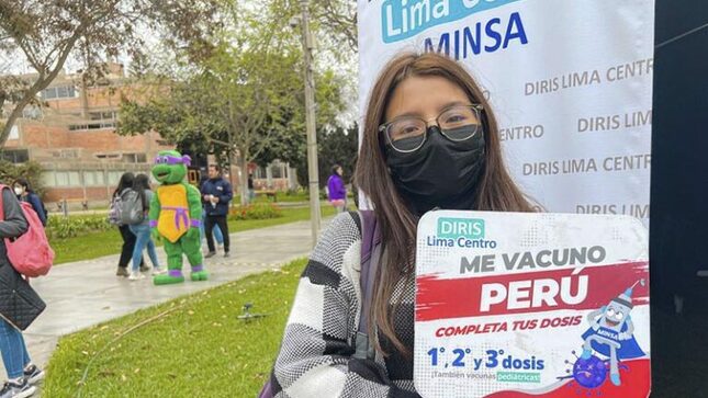 1 de  Campaña de vacunación en la PUCP logra aplicar más de 1500 dosis a estudiantes contra la Covid-19 y otras enfermedades