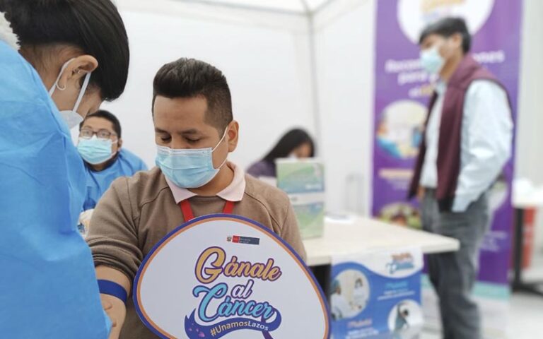 3 de Lima Centro refuerza atenciones en centros de salud brindando tamizajes de cáncer de mama, cuello uterino, próstata, colón y piel