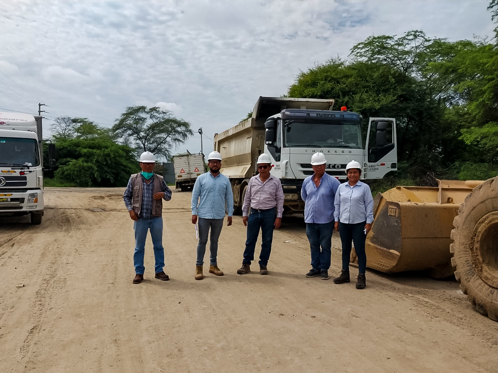 MUNICIPALIDAD DE SULLANA CELEBRÓ ACTO DE ENTREGA DE TERRENO PARA MEJORAMIENTO DE CAMINO VECINAL PAMPAS LOS GALLOS