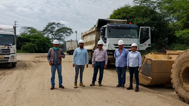 MUNICIPALIDAD DE SULLANA CELEBRÓ ACTO DE ENTREGA DE TERRENO PARA MEJORAMIENTO DE CAMINO VECINAL PAMPAS LOS GALLOS