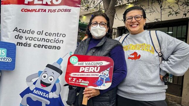 1 de  Brigadas de vacunación se despliegan durante la procesión del Señor de los Milagros en Lima Centro