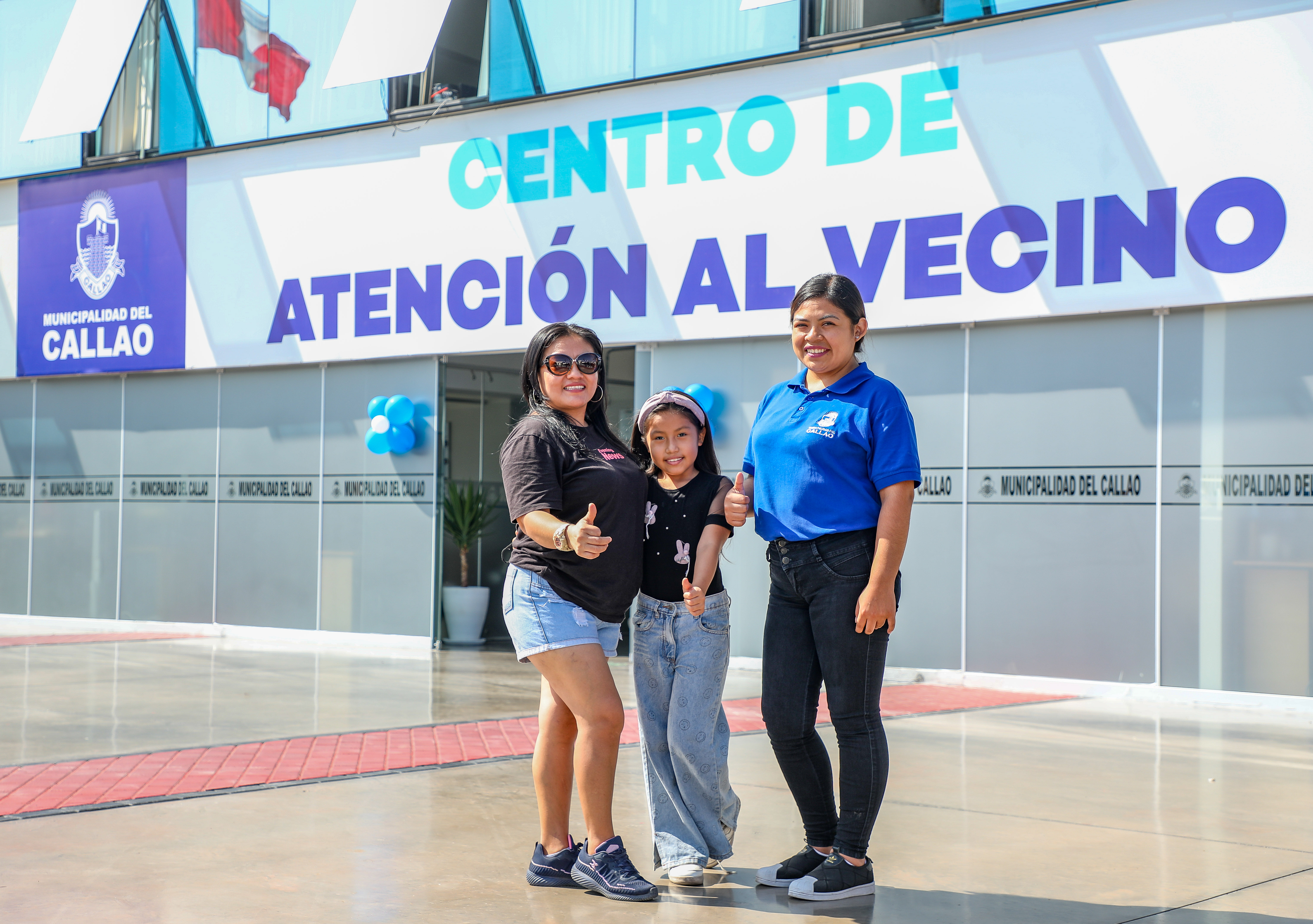 El alcalde Pedro Spadaro inauguró el renovado centro de atención al vecino, que ahora cuenta con más de 30 ventanillas para diversos servicios.