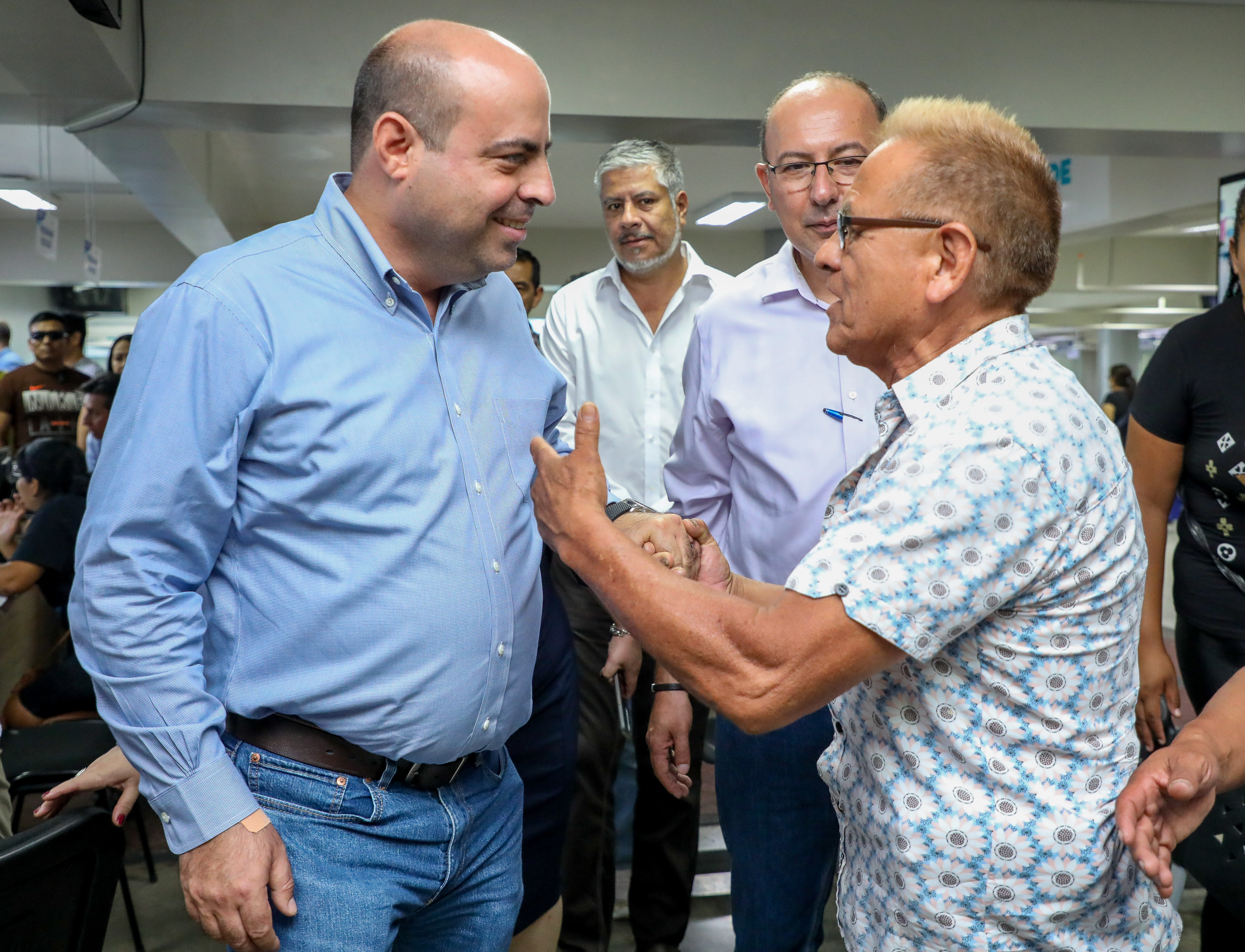 El alcalde Pedro Spadaro inauguró el renovado centro de atención al vecino, que ahora cuenta con más de 30 ventanillas para diversos servicios.