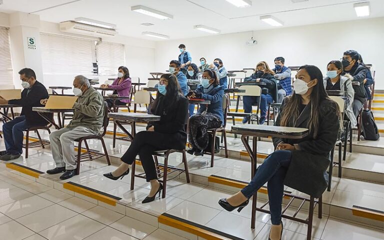 3 de Médicos y biólogos de Diris Lima Centro son capacitados en manejo clínico terapéutico en casos de dengue