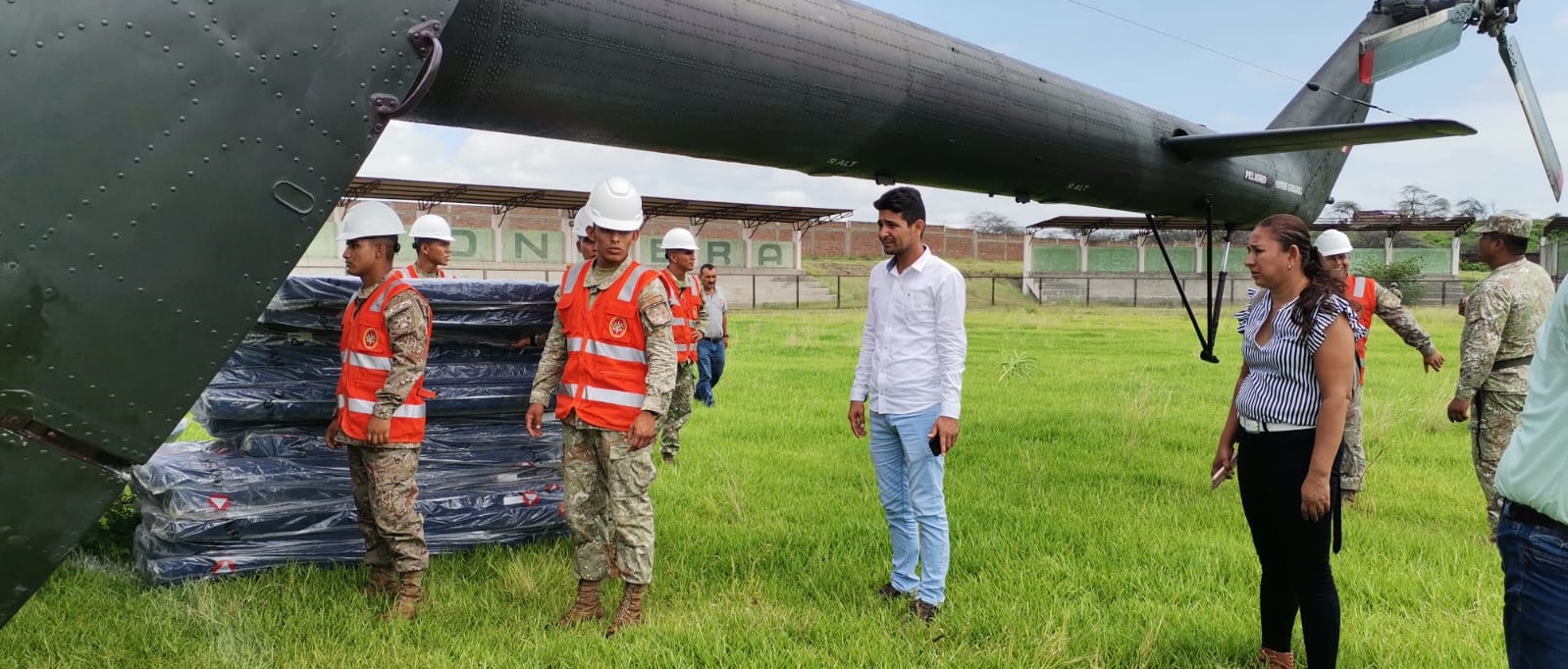 Alcalde de Lancones, llevó apoyo humanitario a damnificados del sector Los Encuentros de Pilares.