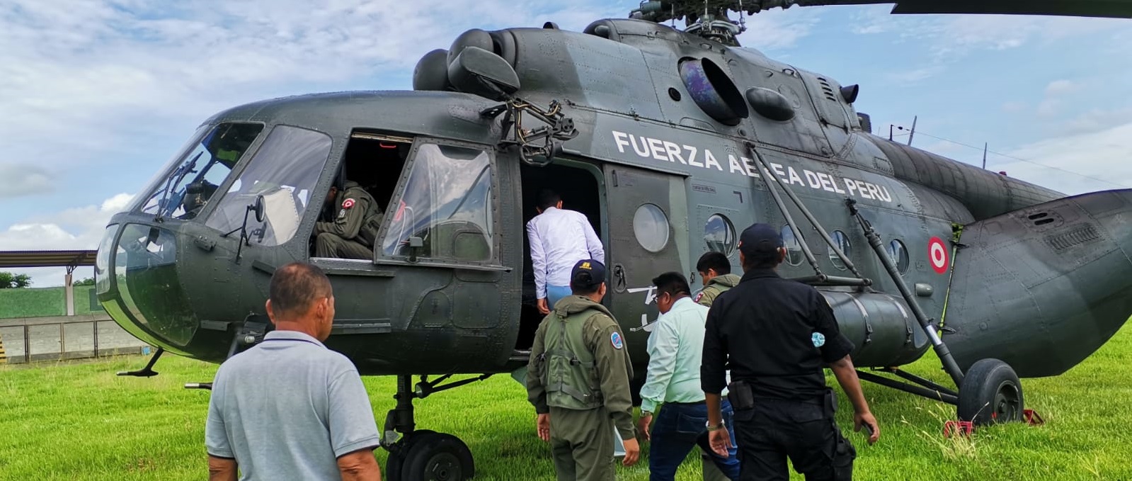 Alcalde de Lancones, llevó apoyo humanitario a damnificados del sector Los Encuentros de Pilares.