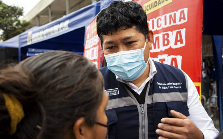 2 de Diris Lima Centro realiza campaña nacional de “Farmacovigilancia y Tecnovigilancia”