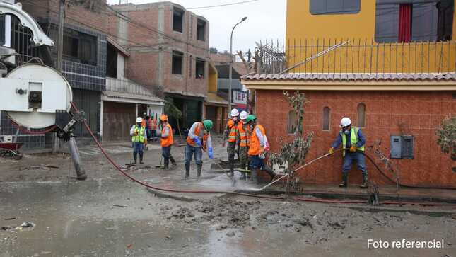Trabajadores en aniego