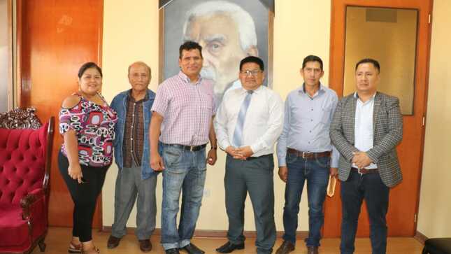 ALCALDE LIC. REAÑO ANTÚNEZ SE REÚNE CON EL CPC GILBERTO DIAZ MALLMA DIRECTOR DE LA BENEFICENCIA PÚBLICA DE HUACHO PARA ARTICULAR ACCIONES EN BENEFICIO DE LA POBLACIÓN