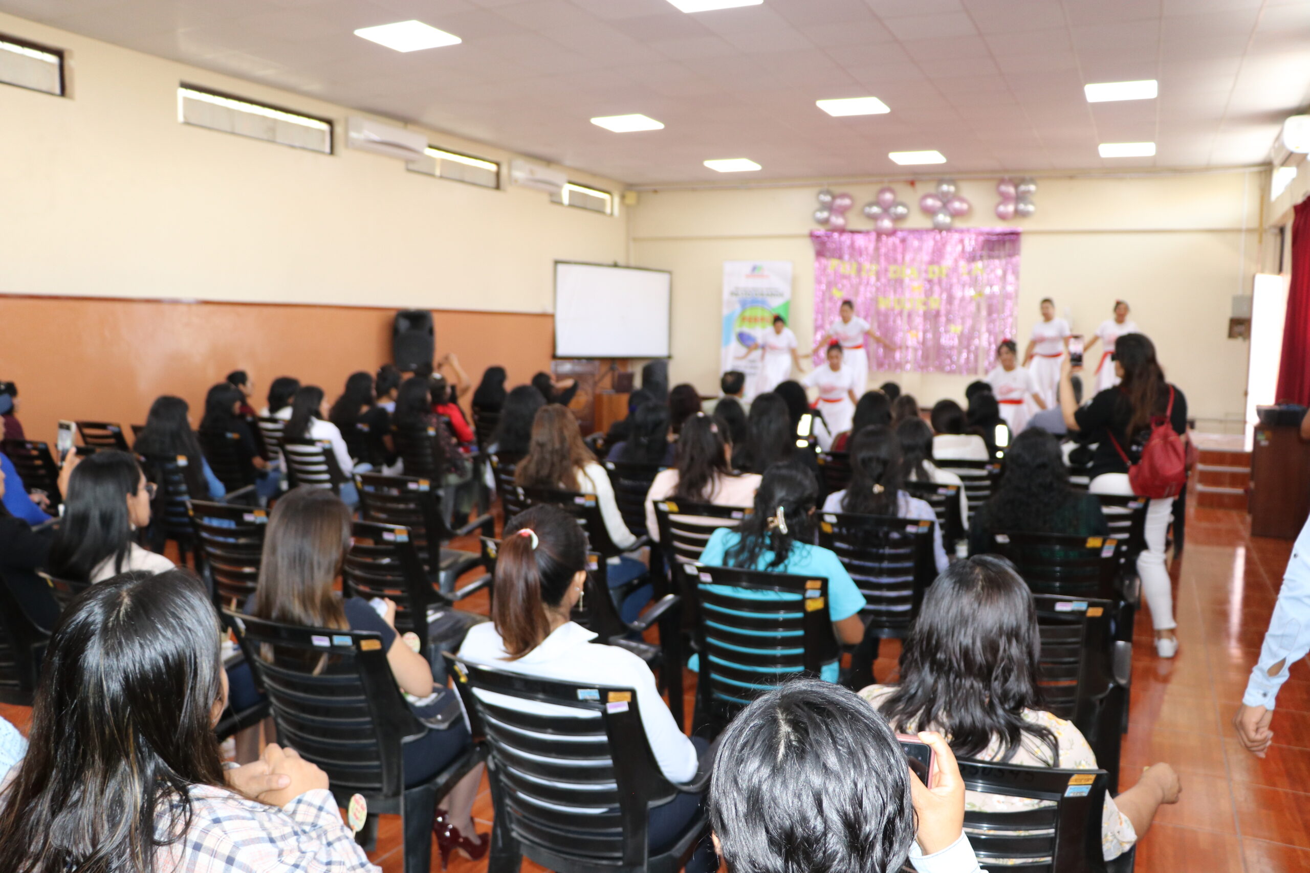 Reconocen a mujeres trabajadoras del proyecto especial regional pasto grande