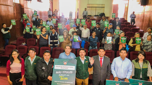 Entregan títulos de propiedad rural a agricultores de Ilabaya 