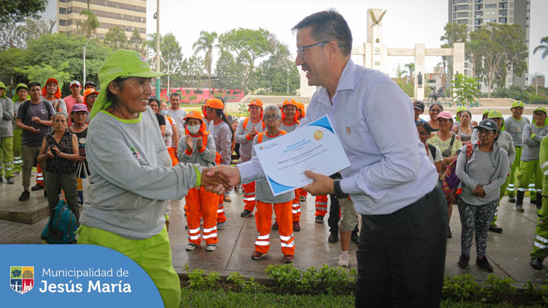 En la ceremonia de premiación, se reconoció el arduo trabajo que realizan diariamente en beneficio de todos los jesusmarianos 👏🏼.