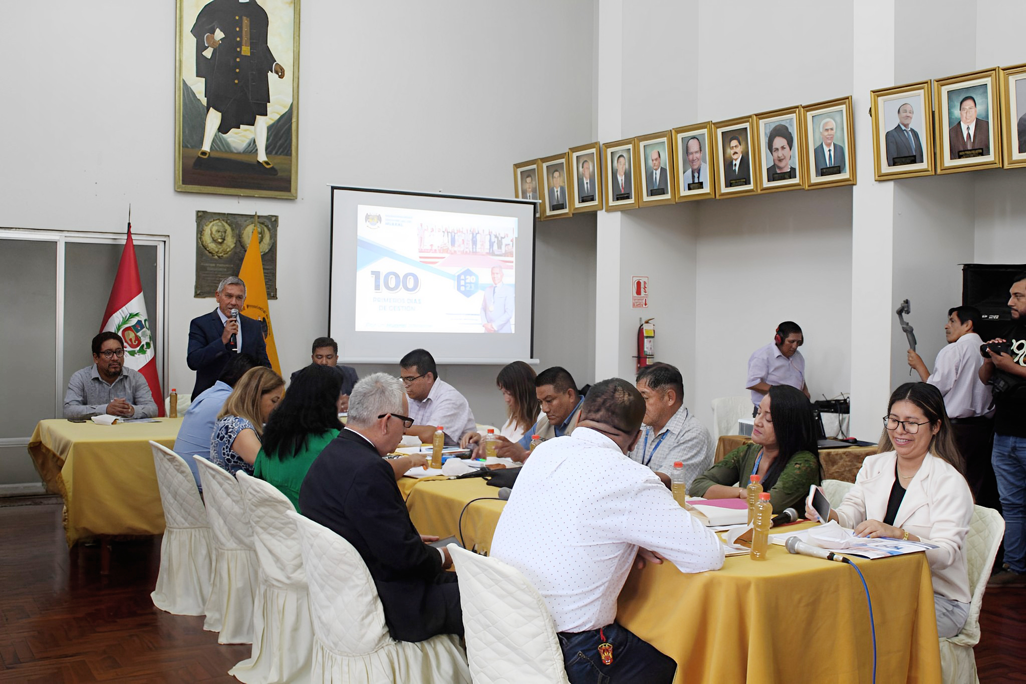 Alcalde presentó informe de los 100 días de gestión en sesión extraordinaria de concejo