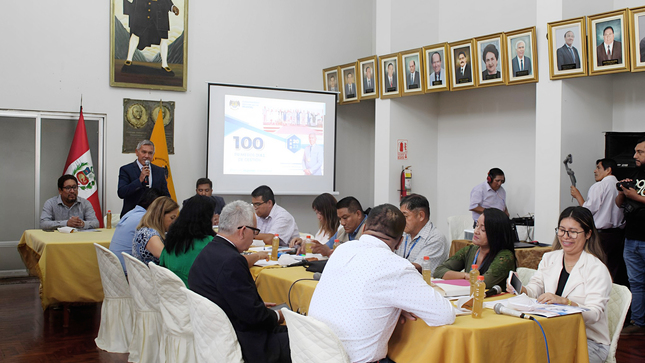 Alcalde presentó informe de los 100 días de gestión en sesión extraordinaria de concejo
