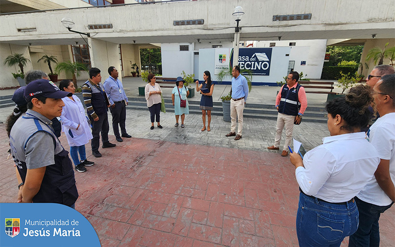 Personal de Sanidad, Parques y Jardines, Fiscalización y Participación Vecinal inspeccionaron conjuntamente diversos comercios de la zona, puntos de acopio de basura, parques y jardines y vehículos en situación de abandono.