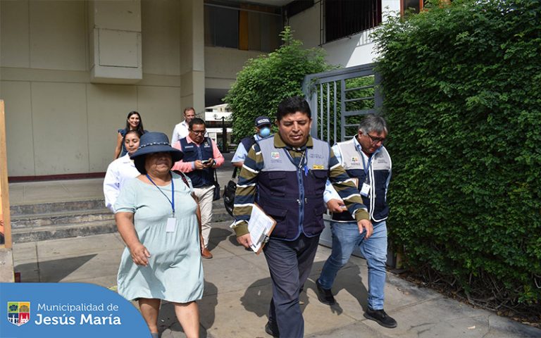 Personal de Sanidad, Parques y Jardines, Fiscalización y Participación Vecinal inspeccionaron conjuntamente diversos comercios de la zona, puntos de acopio de basura, parques y jardines y vehículos en situación de abandono.