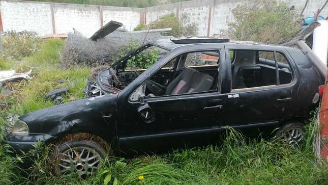 VEHICULO EN ESTADO DE CHATARRA