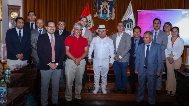 Alcalde Arturo Fernández al término de reunión sobre corredor vial norte sur. 