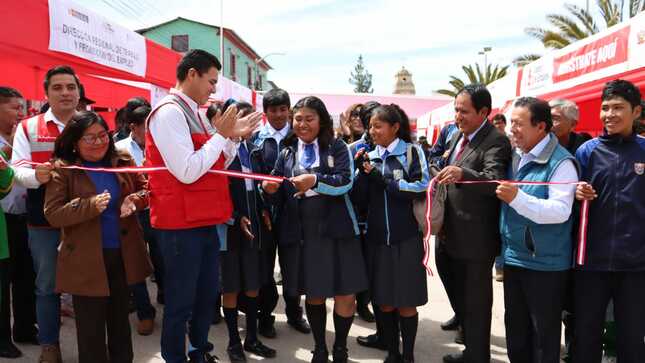 Candaraveños se benefician con feria laboral 