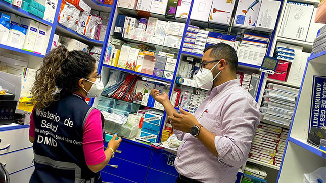 1 de Diris Lima Centro interviene puestos de venta ilegal de medicamentos en avenida Emancipación