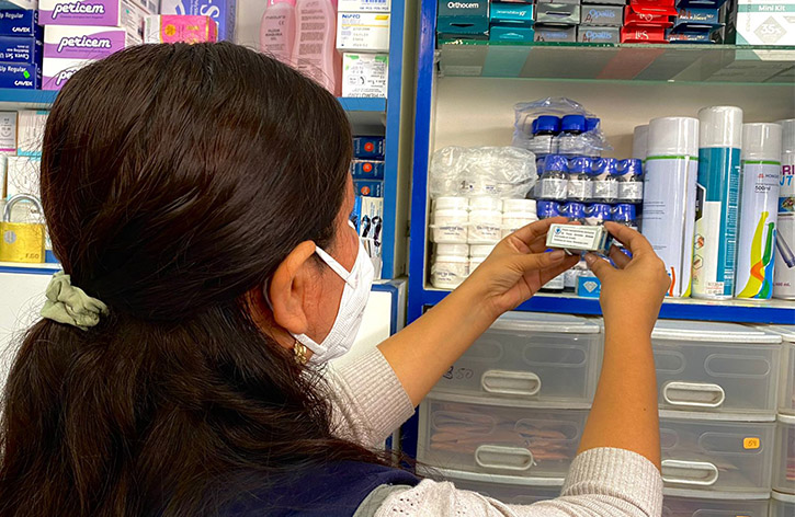 2 de Diris Lima Centro interviene puestos de venta ilegal de medicamentos en avenida Emancipación