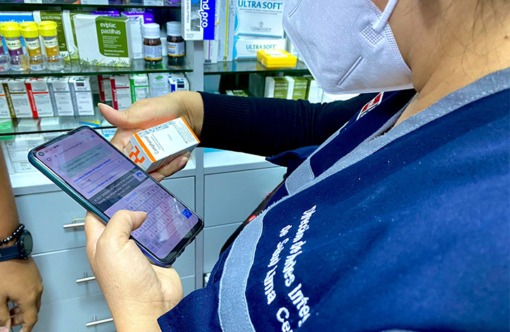 3 de Diris Lima Centro interviene puestos de venta ilegal de medicamentos en avenida Emancipación