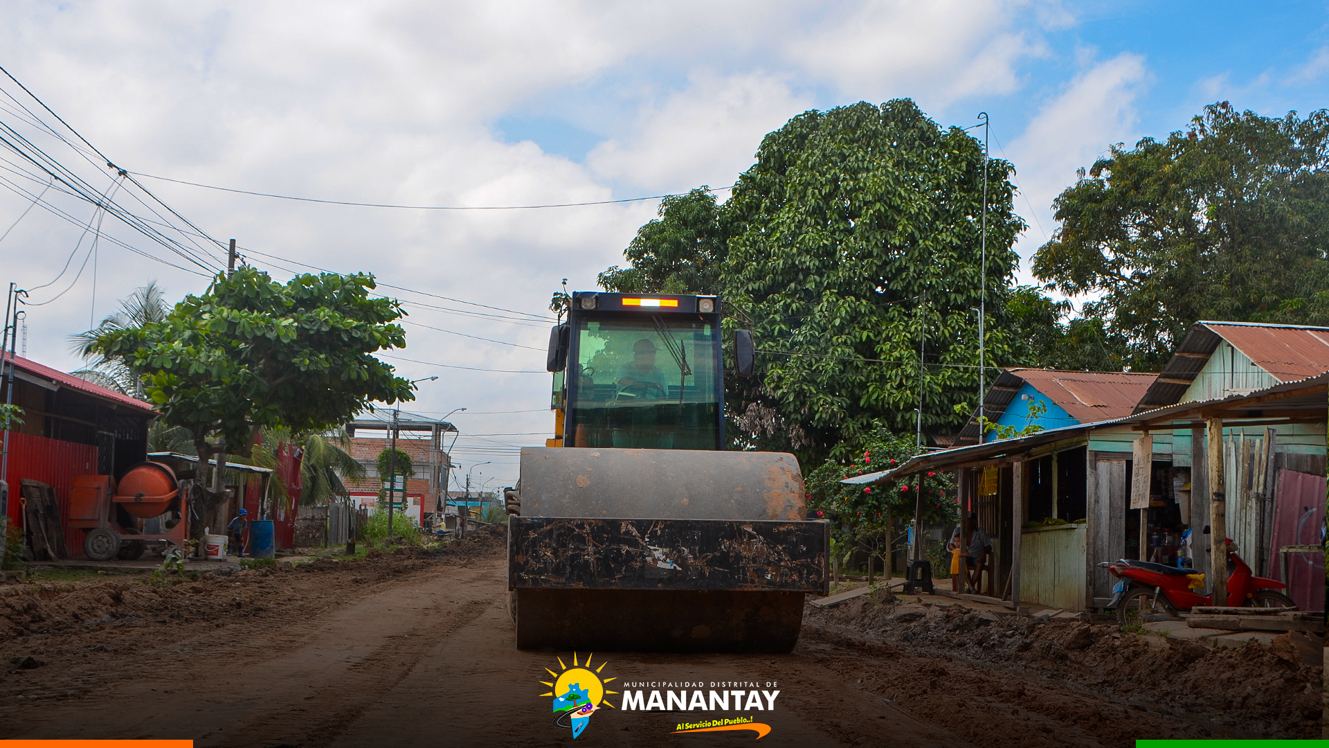 Municipalidad De Manantay realizan mantenimiento del jirón los pinos