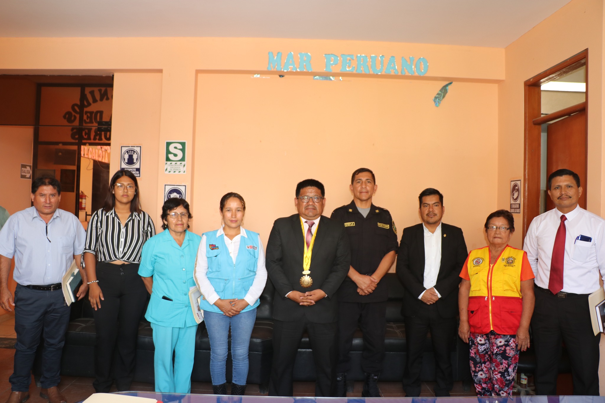 COMISARIO DE HUAURA Y ARTICULADORA DEL PROGRAMA BARRIO SEGURO JURAMENTAN COMO INTEGRANTES DEL CODISEC HUAURA