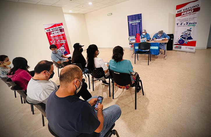 2 de Diris Lima Centro del Minsa aplica cerca de siete mil dosis diarias de vacunas contra la Covid-19 en su jurisdicción