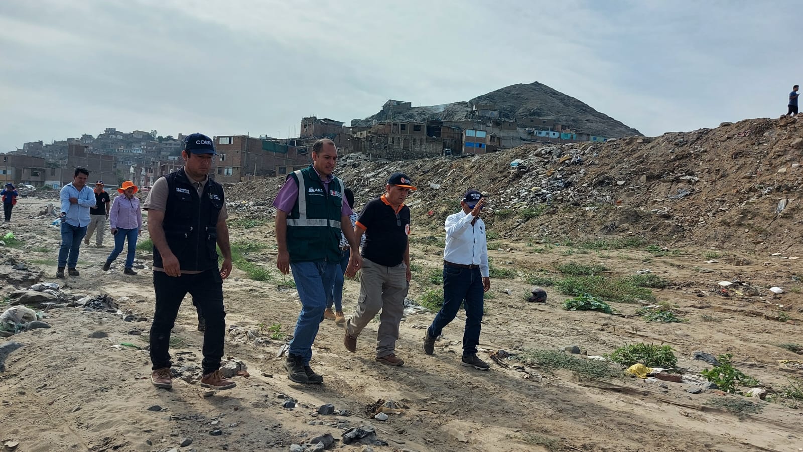 GORE La Libertad y entidades técnicas inspeccionan en campo puntos críticos para establecer la adecuada ruta del agua