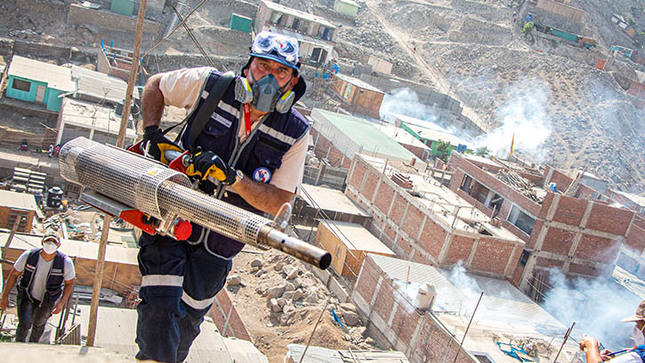 1 de Diris Lima Centro fumiga viviendas de Quebrada Castro Castro para eliminar el dengue